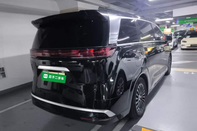 Used Denza D9 2022 EV 600 Four-Wheel Drive Prestige Model Exterior 5