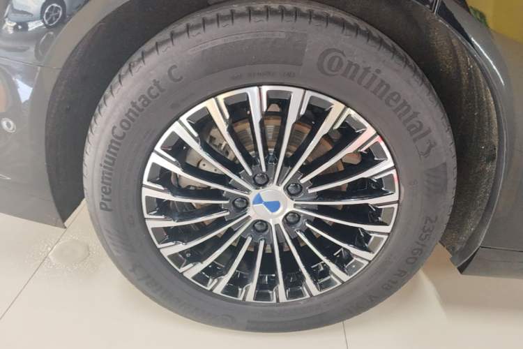 Used Denza D9 2022 DM-i 970 Four-Wheel Drive Flagship Model Exterior 5
