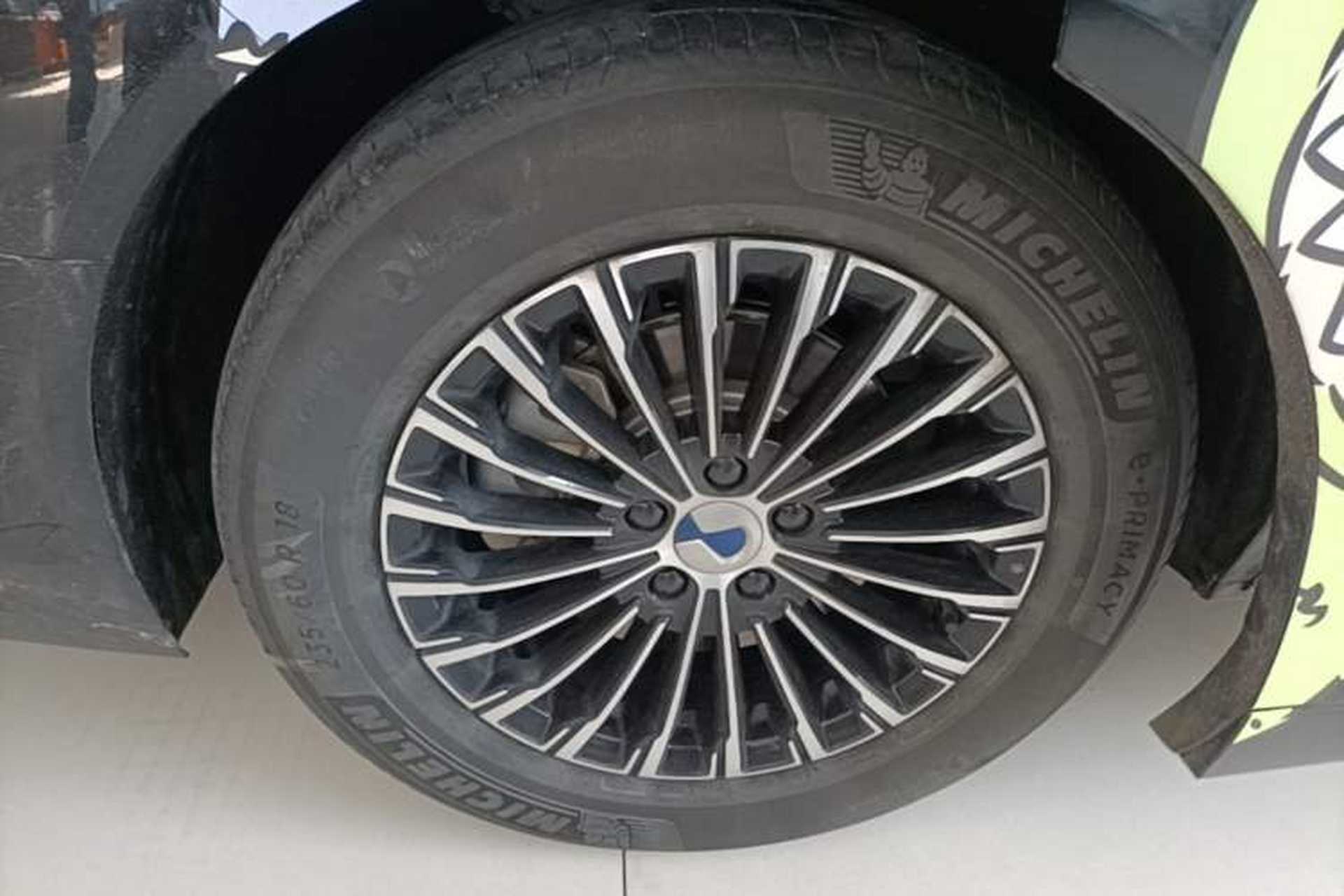 Used Denza D9 2022 DM-i 970 Four-Wheel Drive Prestige Model Exterior 5