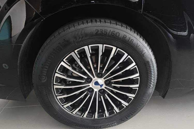 Used Denza D9 2022 DM-i 970 Four-Wheel Drive Flagship Model Exterior 5