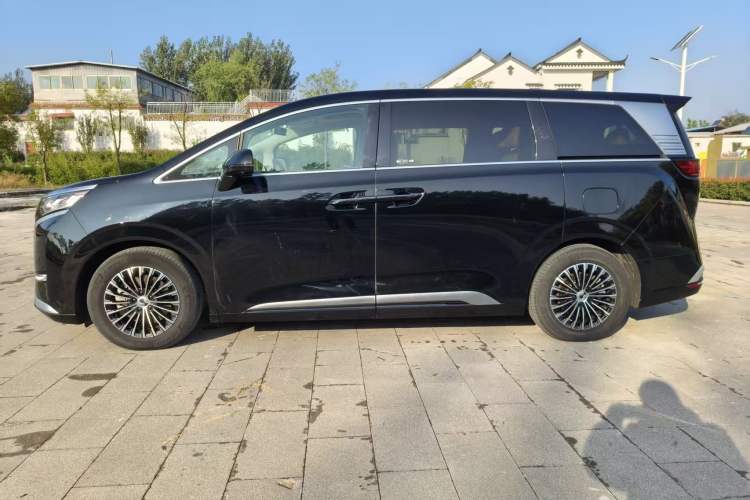 Used Denza D9 2022 EV 600 Four-Wheel Drive Prestige Model Exterior 5