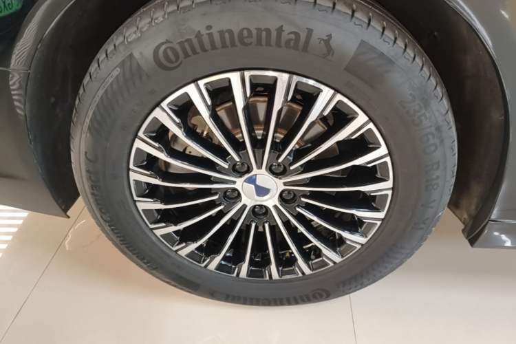 Used Denza D9 2022 DM-i 970 Four-Wheel Drive Flagship Model Exterior 5