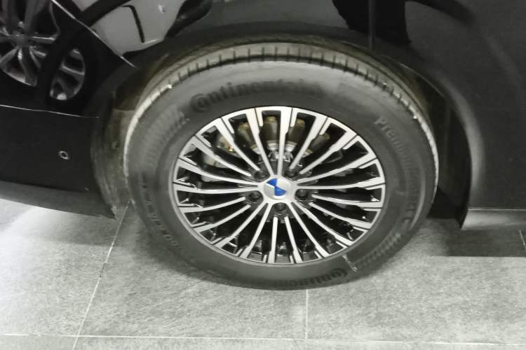 Used Denza D9 2022 DM-i 970 Four-Wheel Drive Flagship Model Exterior 5
