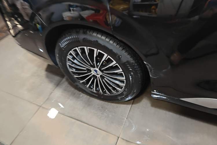 Used Denza D9 2022 DM-i 970 Four-Wheel Drive Flagship Model Exterior 5