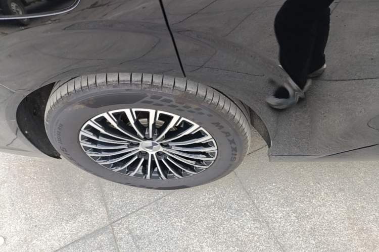Used Denza D9 2022 DM-i 970 Four-Wheel Drive Prestige Model Exterior 5