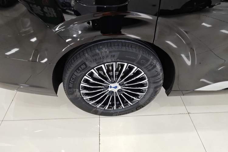 Used Denza D9 2022 EV 620 Prestige Model Exterior 5