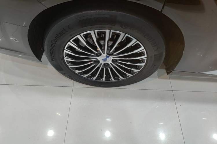 Used Denza D9 2022 DM-i 970 Four-Wheel Drive Flagship Model Exterior 5