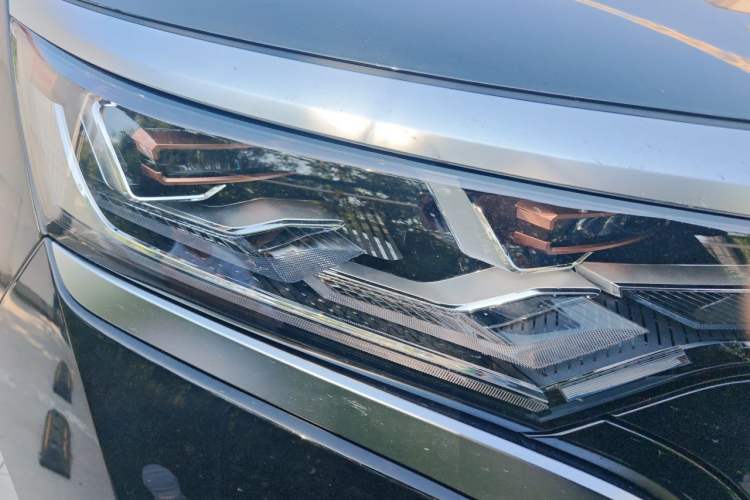 Used Denza D9 2022 DM-i 1040 Prestige Model Exterior 6