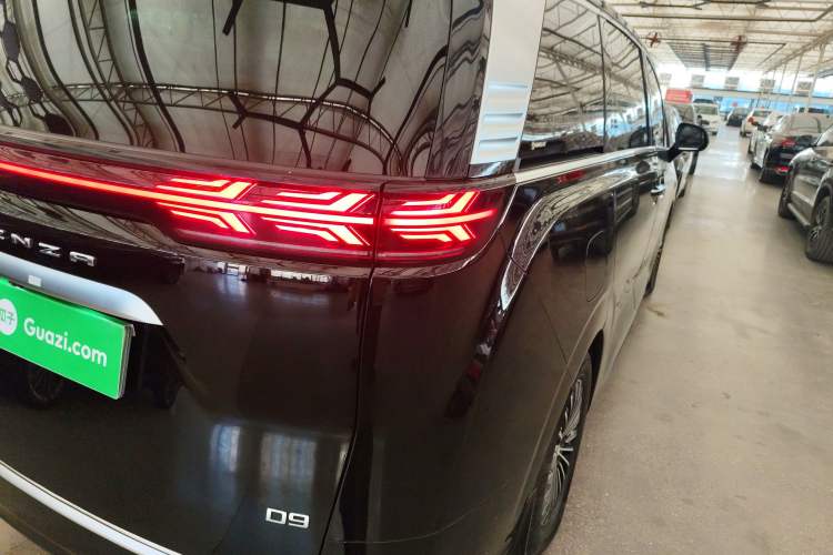 Used Denza D9 2022 DM-i 970 Four-Wheel Drive Prestige Model Exterior 6