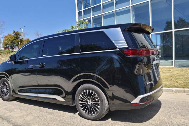 Used Denza D9 2022 EV 620 Prestige Model Exterior 6