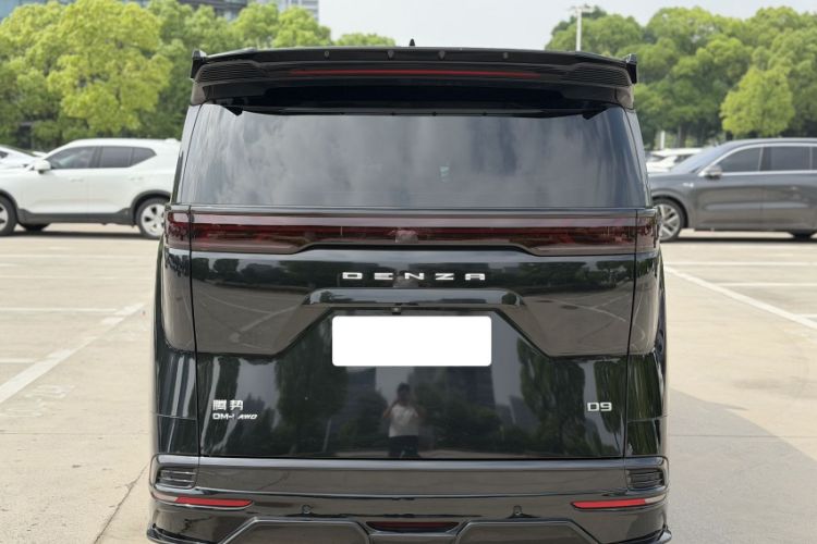 Used Denza D9 2022 DM-i 970 Four-Wheel Drive Prestige Model Exterior 6