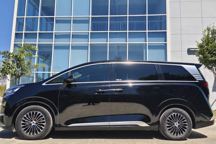 Used Denza D9 2022 EV 620 Prestige Model Exterior 7