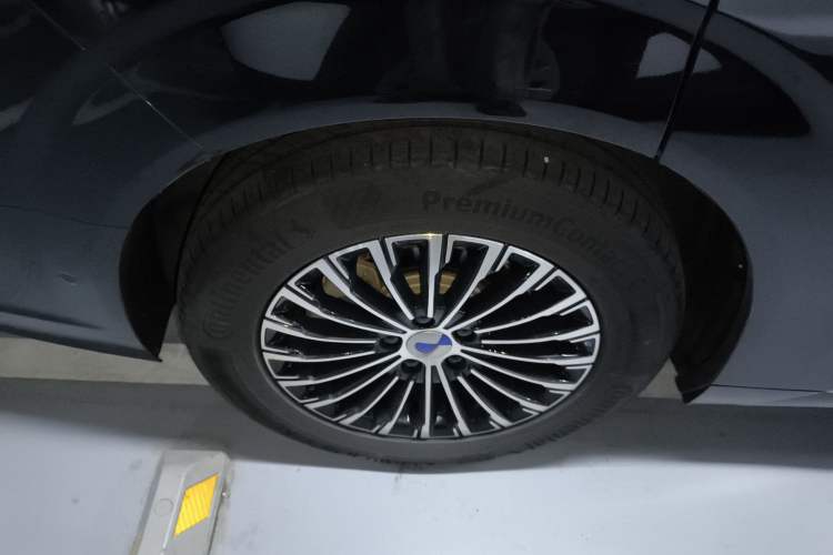 Used Denza D9 2022 EV 600 Four-Wheel Drive Prestige Model Exterior 8