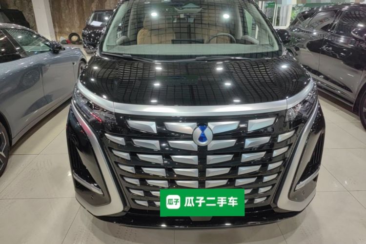 Used Denza D9 2022 DM-i 1040 Prestige Model Front