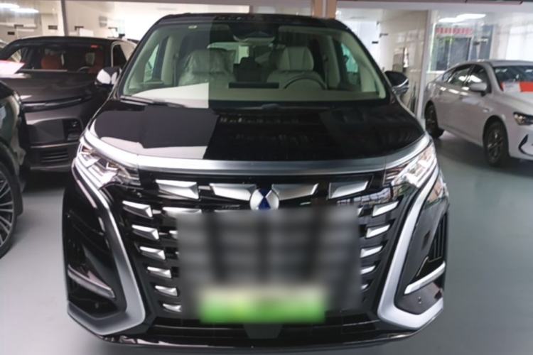 Used Denza D9 2022 DM-i 1040 Prestige Model Front