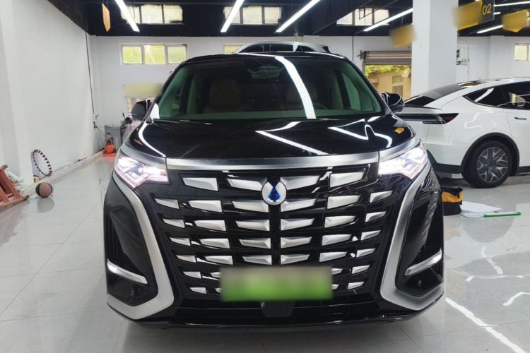 Used Denza D9 2022 DM-i 1040 Prestige Model Front