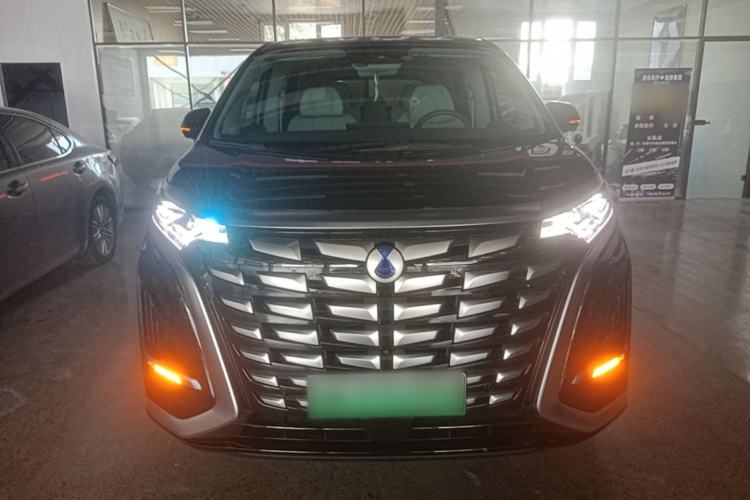 Used Denza D9 2022 DM-i 970 Four-Wheel Drive Prestige Model Front