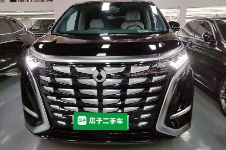 Used Denza D9 2022 DM-i 1040 Prestige Model Front