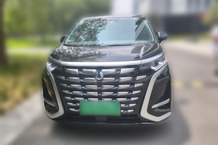 Used Denza D9 2022 DM-i 1040 Prestige Model Front