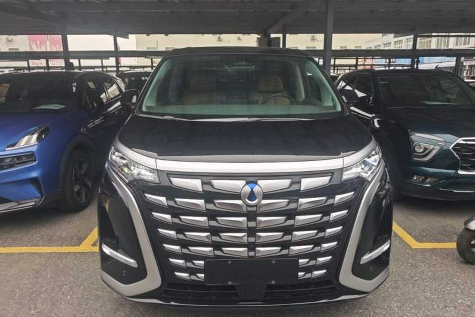 Used Denza D9 2022 DM-i 1040 Prestige Model Front