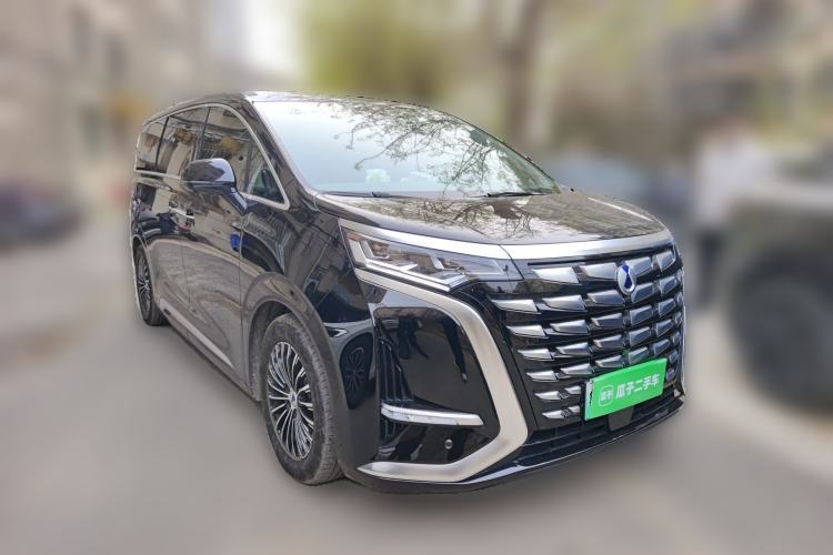 Used Denza D9 2022 DM-i 970 Four-Wheel Drive Prestige Model Front Right 45 Deg