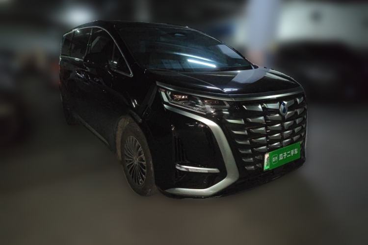 Used Denza D9 2022 DM-i 970 Four-Wheel Drive Prestige Model Front Right 45 Deg