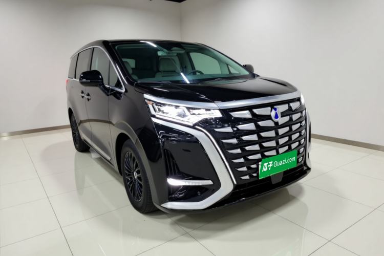 Used Denza D9 2022 DM-i 970 Four-Wheel Drive Flagship Model Front Right 45 Deg