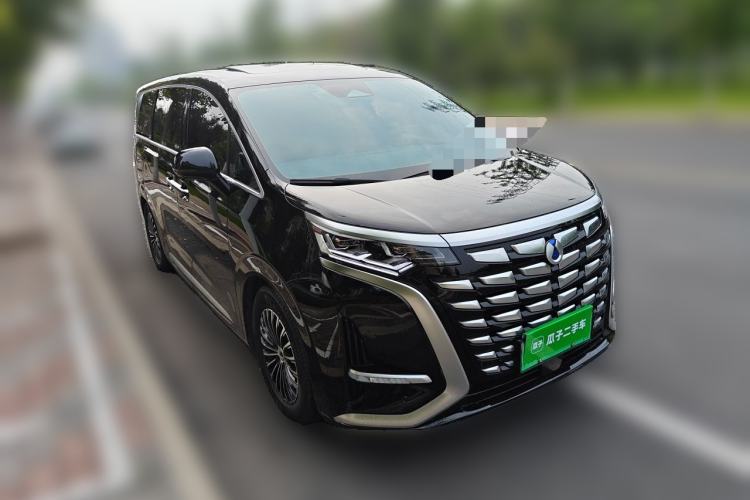 Used Denza D9 2022 DM-i 970 Four-Wheel Drive Prestige Model Front Right 45 Deg