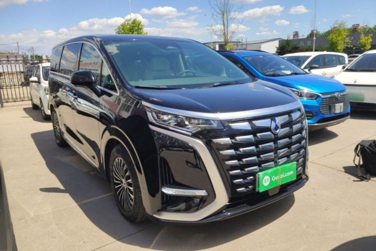 Used Denza D9 2022 DM-i 1040 Prestige Model Front Right 45 Deg