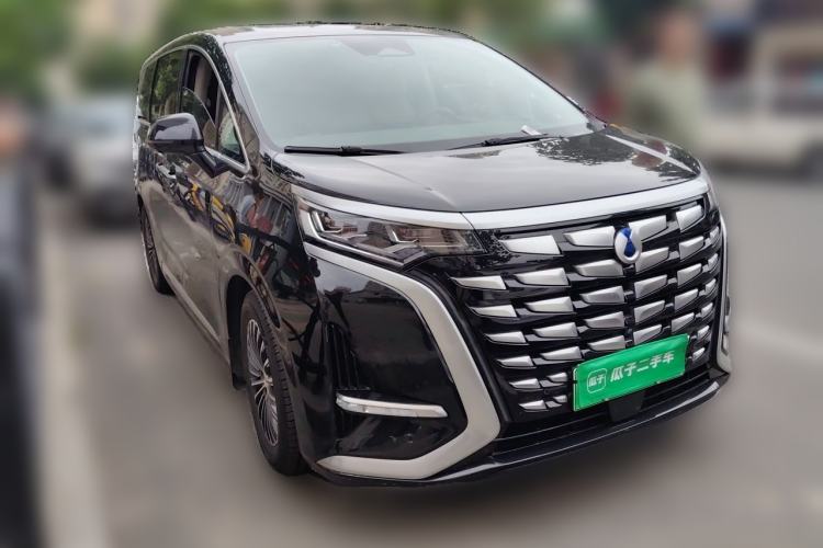 Used Denza D9 2022 DM-i 970 Four-Wheel Drive Flagship Model Front Right 45 Deg