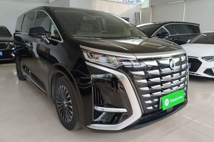 Used Denza D9 2022 DM-i 970 Four-Wheel Drive Flagship Model Front Right 45 Deg