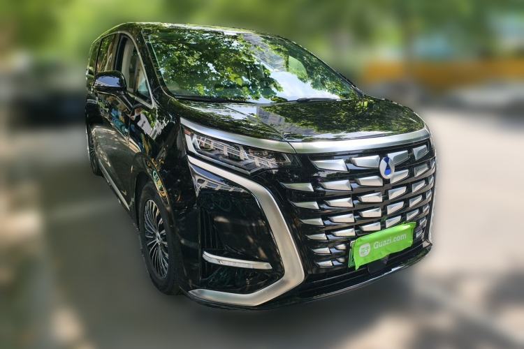 Used Denza D9 2022 DM-i 1040 Prestige Model Front Right 45 Deg