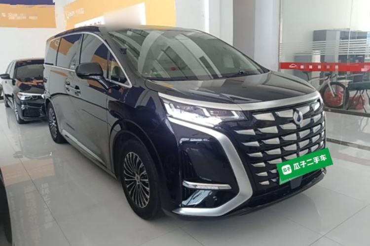 Used Denza D9 2022 DM-i 970 Four-Wheel Drive Prestige Model Front Right 45 Deg