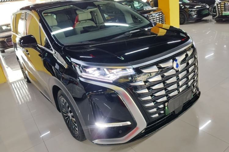 Used Denza D9 2022 DM-i 970 Four-Wheel Drive Prestige Model Front Right 45 Deg
