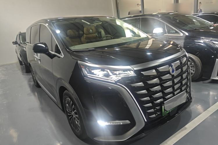 Used Denza D9 2022 DM-i 970 Four-Wheel Drive Flagship Model Front Right 45 Deg