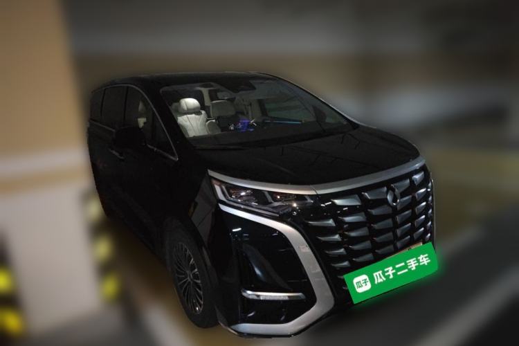 Used Denza D9 2022 DM-i 970 Four-Wheel Drive Flagship Model Front Right 45 Deg