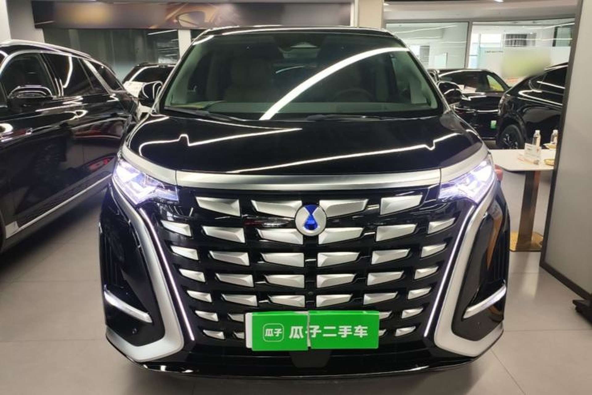 Used Denza D9 2022 DM-i 970 Four-Wheel Drive Flagship Model Front
