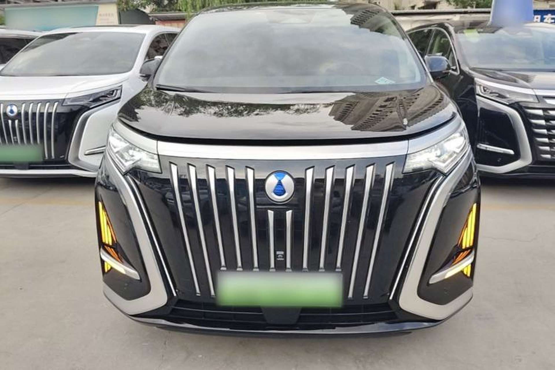 Used Denza D9 2022 EV 600 Four-Wheel Drive Flagship Model Front
