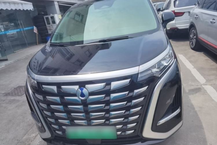 Used Denza D9 2022 DM-i 1040 Prestige Model Front