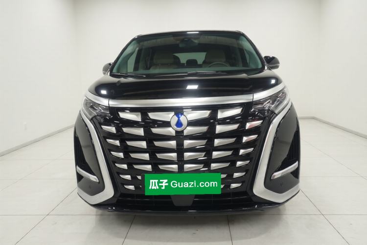 Used Denza D9 2022 DM-i 1040 Prestige Model Front