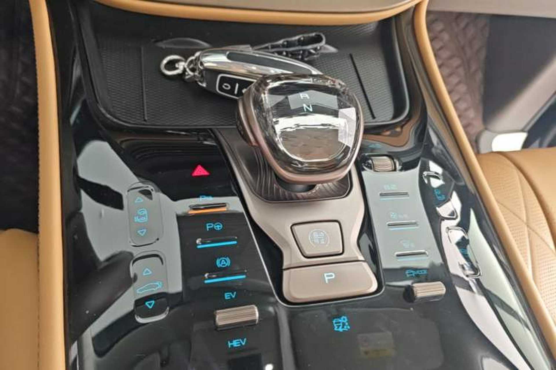 Used Denza D9 2022 DM-i 970 Four-Wheel Drive Flagship Model Gear Lever