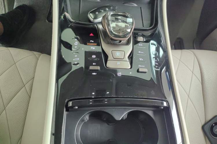 Used Denza D9 2022 DM-i 970 Four-Wheel Drive Flagship Model Gear Lever