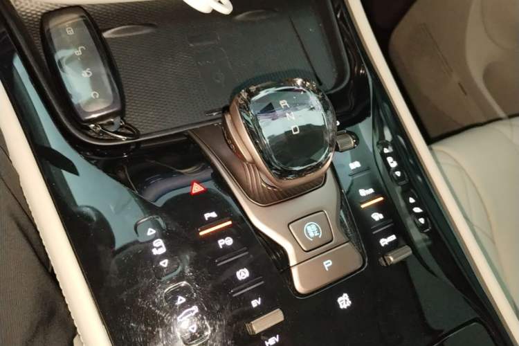 Used Denza D9 2022 DM-i 970 Four-Wheel Drive Flagship Model Gear Lever