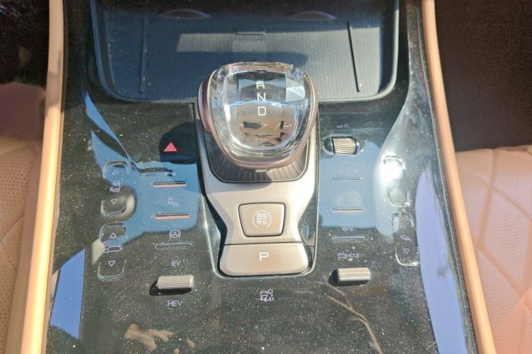 Used Denza D9 2022 DM-i 1040 Prestige Model Gear Lever