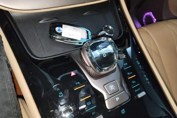 Used Denza D9 2022 DM-i 970 Four-Wheel Drive Prestige Model Gear Lever