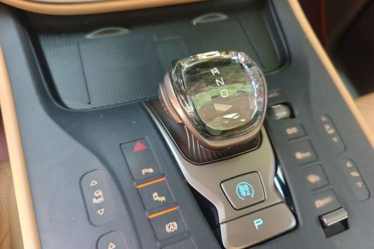 Used Denza D9 2022 DM-i 1040 Prestige Model Gear Lever