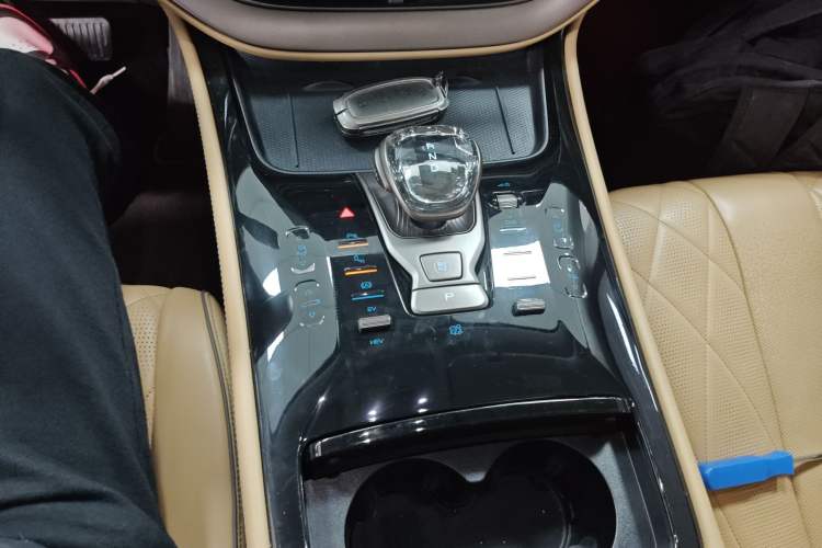 Used Denza D9 2022 DM-i 970 Four-Wheel Drive Prestige Model Gear Lever