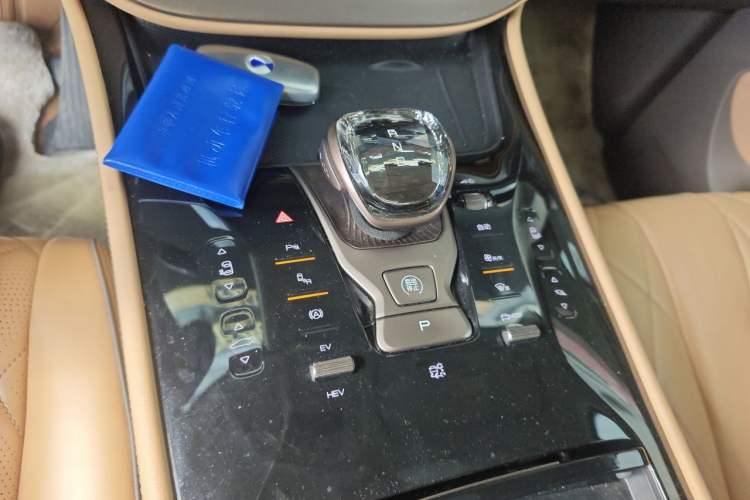 Used Denza D9 2022 DM-i 970 Four-Wheel Drive Prestige Model Gear Lever