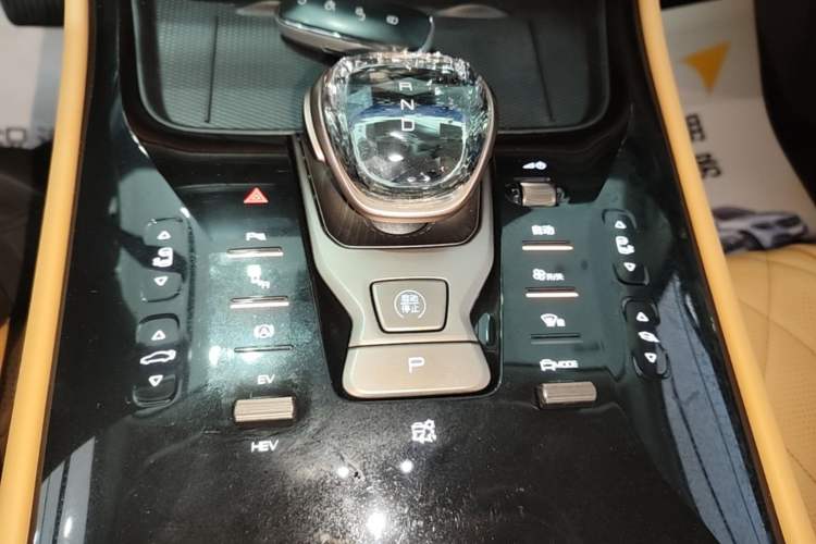 Used Denza D9 2022 DM-i 970 Four-Wheel Drive Prestige Model Gear Lever