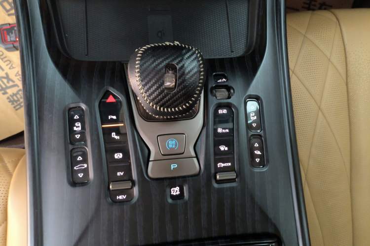 Used Denza D9 2022 DM-i 1040 Prestige Model Gear Lever